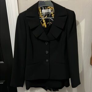 Elegant Black Women's Blazer Suit